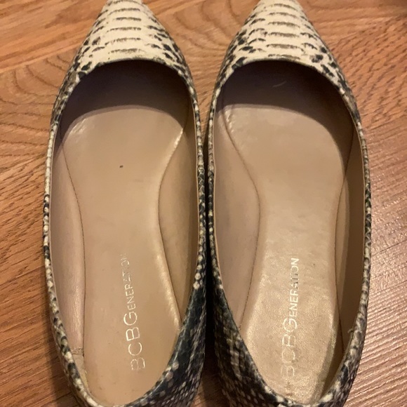 BCBGeneration snake print pointed flats | size 5 - Picture 4 of 4